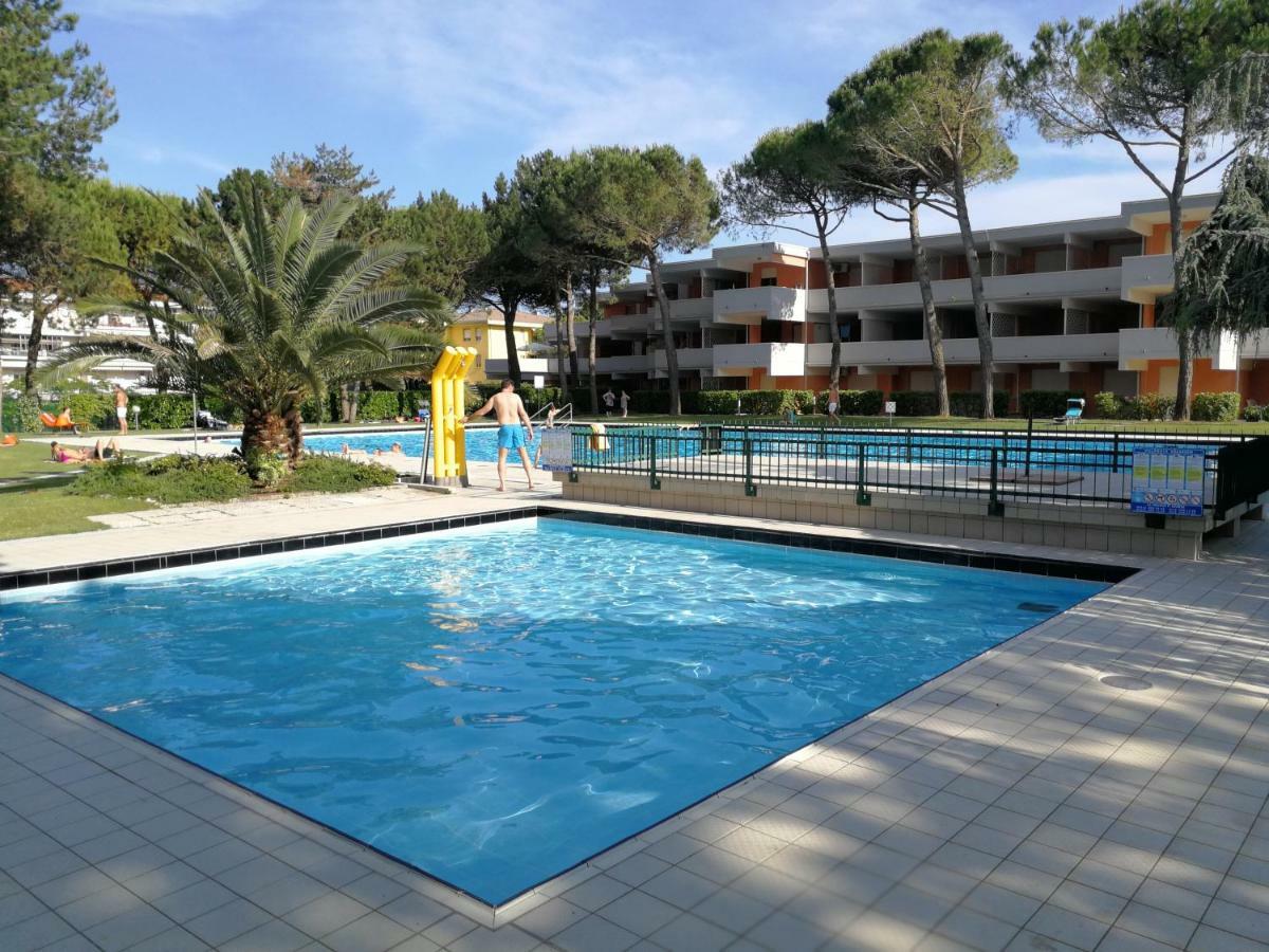 Residence Solarium Bibione Bagian luar foto